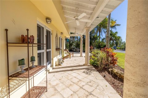 House in Saint Petersburg, Florida 3 bedrooms, 272.02 sq.m. № 1720139 - photo 16