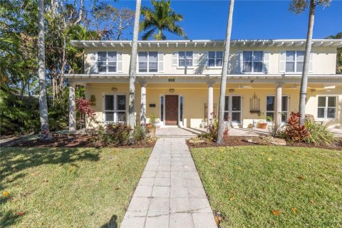 House in Saint Petersburg, Florida 3 bedrooms, 272.02 sq.m. № 1720139 - photo 14