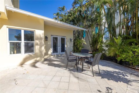 House in Saint Petersburg, Florida 3 bedrooms, 272.02 sq.m. № 1720139 - photo 19