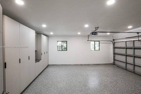 House in Miami Shores, Florida 3 bedrooms, 177.26 sq.m. № 2003396 - photo 27