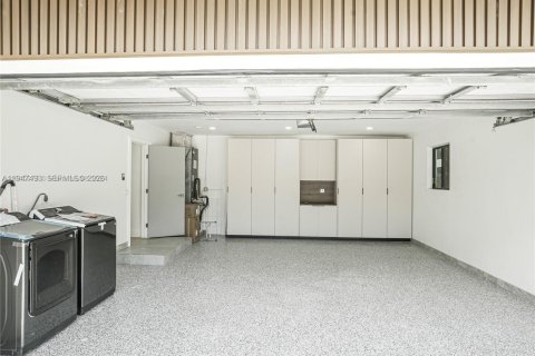 House in Miami Shores, Florida 3 bedrooms, 177.26 sq.m. № 2003396 - photo 28