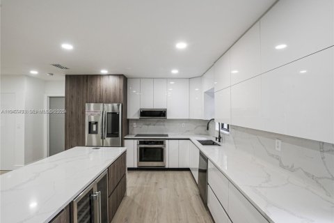 House in Miami Shores, Florida 3 bedrooms, 177.26 sq.m. № 2003396 - photo 13