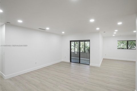 House in Miami Shores, Florida 3 bedrooms, 177.26 sq.m. № 2003396 - photo 16