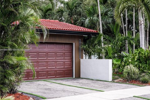 House in Miami Shores, Florida 3 bedrooms, 177.26 sq.m. № 2003396 - photo 30