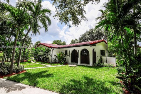 House in Miami Shores, Florida 3 bedrooms, 177.26 sq.m. № 2003396 - photo 2