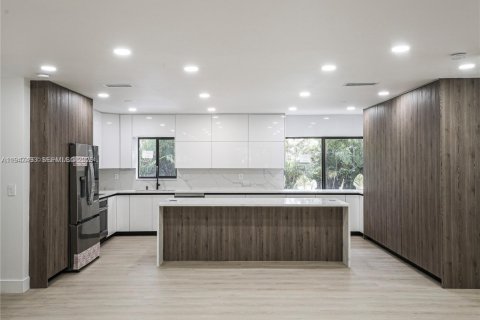 House in Miami Shores, Florida 3 bedrooms, 177.26 sq.m. № 2003396