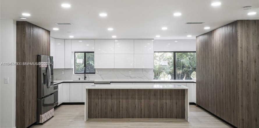 House in Miami Shores, Florida 3 bedrooms, 177.26 sq.m. № 2003396