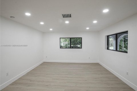 House in Miami Shores, Florida 3 bedrooms, 177.26 sq.m. № 2003396 - photo 6