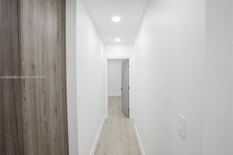 House in Miami Shores, Florida 3 bedrooms, 177.26 sq.m. № 2003396 - photo 17