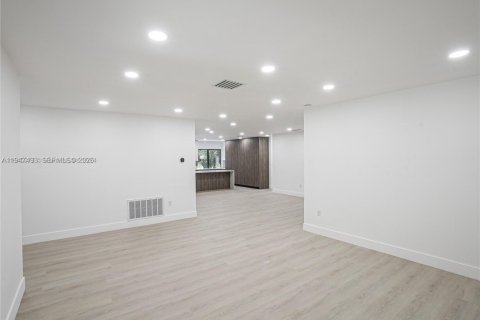 House in Miami Shores, Florida 3 bedrooms, 177.26 sq.m. № 2003396 - photo 9