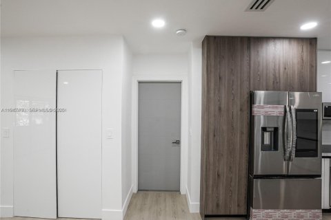 House in Miami Shores, Florida 3 bedrooms, 177.26 sq.m. № 2003396 - photo 15