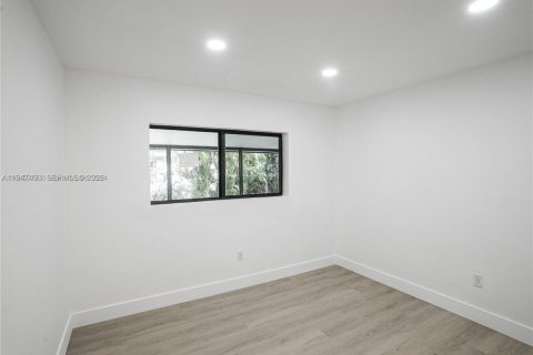 House in Miami Shores, Florida 3 bedrooms, 177.26 sq.m. № 2003396 - photo 22