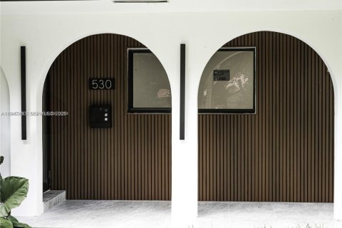 House in Miami Shores, Florida 3 bedrooms, 177.26 sq.m. № 2003396 - photo 4