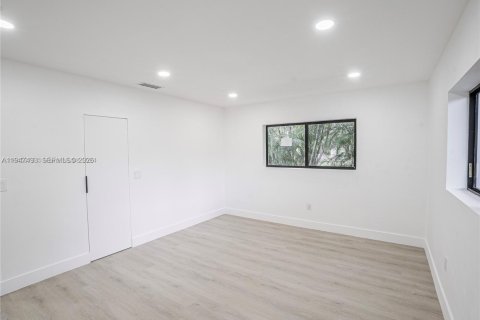 House in Miami Shores, Florida 3 bedrooms, 177.26 sq.m. № 2003396 - photo 19