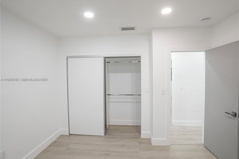 House in Miami Shores, Florida 3 bedrooms, 177.26 sq.m. № 2003396 - photo 23