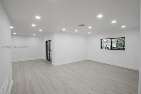 House in Miami Shores, Florida 3 bedrooms, 177.26 sq.m. № 2003396 - photo 7