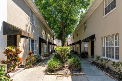 Adosado en venta en Tampa, Florida, 2 dormitorios, 104.24 m2 № 1840370 - foto 1