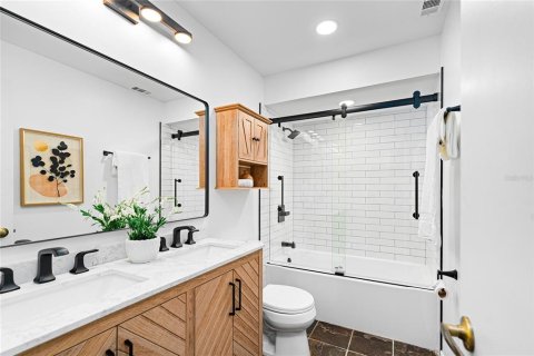 Adosado en venta en Tampa, Florida, 2 dormitorios, 104.24 m2 № 1840370 - foto 6