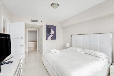 Condo in Miami, Florida, 2 bedrooms  № 1938465 - photo 17