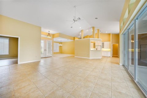 House in Punta Gorda, Florida 3 bedrooms, 242.01 sq.m. № 1910895 - photo 10