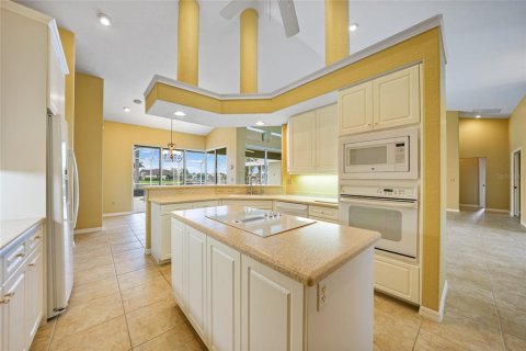 House in Punta Gorda, Florida 3 bedrooms, 242.01 sq.m. № 1910895 - photo 17