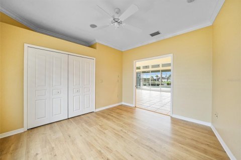 House in Punta Gorda, Florida 3 bedrooms, 242.01 sq.m. № 1910895 - photo 8