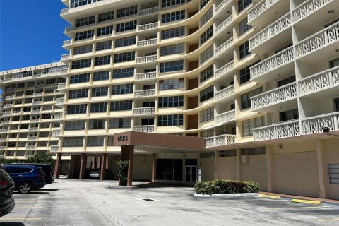 Copropriété à vendre à Hallandale Beach, Floride: 1 chambre, 72.46 m2 № 1942531 - photo 1