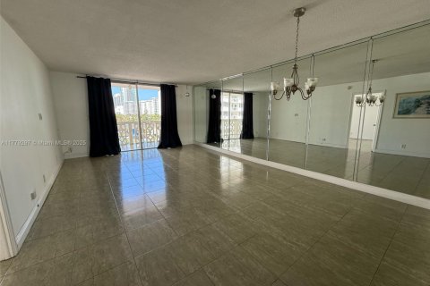 Copropriété à vendre à Hallandale Beach, Floride: 1 chambre, 72.46 m2 № 1942531 - photo 4