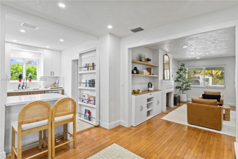 Casa en venta en Miami, Florida, 4 dormitorios, 194.91 m2 № 2000494 - foto 5