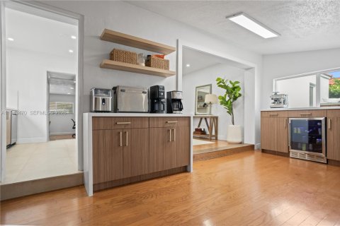 Casa en venta en Miami, Florida, 4 dormitorios, 194.91 m2 № 2000494 - foto 13