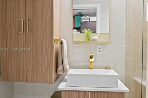 Casa en venta en Miami, Florida, 4 dormitorios, 194.91 m2 № 2000494 - foto 9