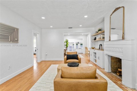 Casa en venta en Miami, Florida, 4 dormitorios, 194.91 m2 № 2000494 - foto 3