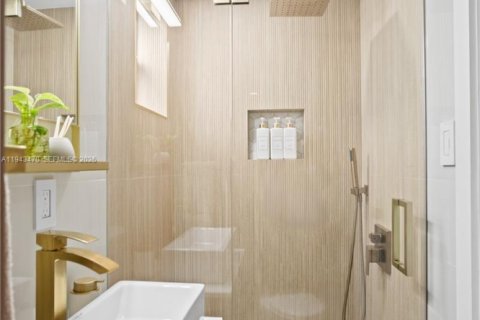 Casa en venta en Miami, Florida, 4 dormitorios, 194.91 m2 № 2000494 - foto 10