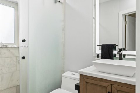 Casa en venta en Miami, Florida, 4 dormitorios, 194.91 m2 № 2000494 - foto 11
