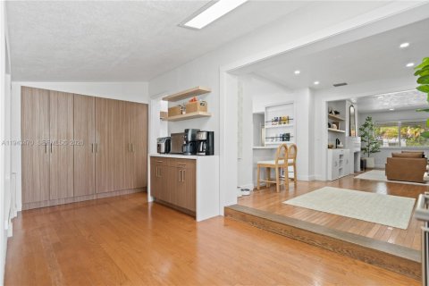 Casa en venta en Miami, Florida, 4 dormitorios, 194.91 m2 № 2000494 - foto 12