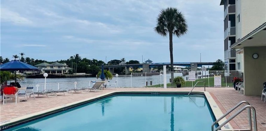 Condo in Boynton Beach, Florida, 2 bedrooms № 2246353
