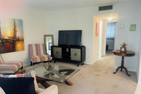 Condo in Boynton Beach, Florida, 2 bedrooms № 2246353 - photo 12