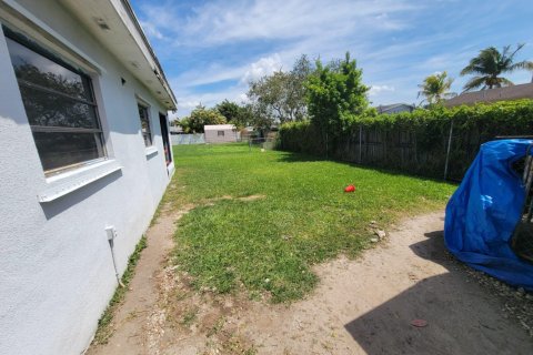 Casa en venta en Miami, Florida, 3 dormitorios, 154.78 m2 № 1117896 - foto 1