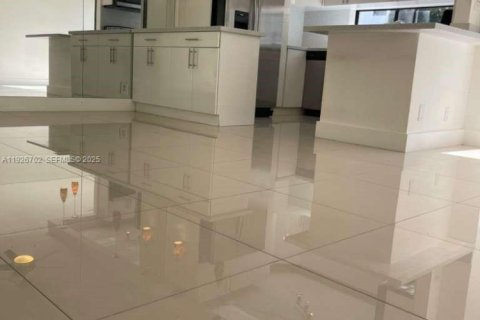 Condominio en alquiler en Sunny Isles Beach, Florida, 1 dormitorio, 71.26 m2 № 1986589 - foto 3