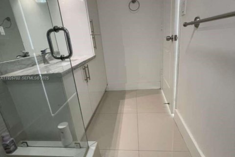 Condominio en alquiler en Sunny Isles Beach, Florida, 1 dormitorio, 71.26 m2 № 1986589 - foto 7