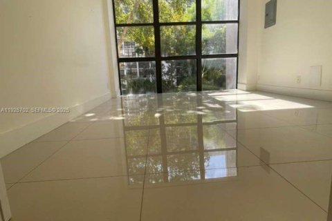 Condominio en alquiler en Sunny Isles Beach, Florida, 1 dormitorio, 71.26 m2 № 1986589 - foto 19