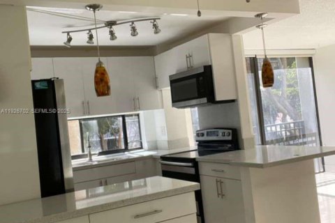 Condominio en alquiler en Sunny Isles Beach, Florida, 1 dormitorio, 71.26 m2 № 1986589 - foto 13