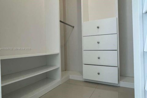 Condominio en alquiler en Sunny Isles Beach, Florida, 1 dormitorio, 71.26 m2 № 1986589 - foto 18