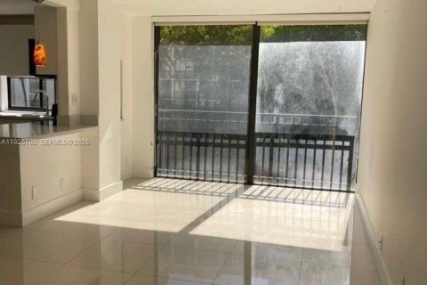 Condominio en alquiler en Sunny Isles Beach, Florida, 1 dormitorio, 71.26 m2 № 1986589 - foto 12