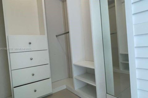 Condominio en alquiler en Sunny Isles Beach, Florida, 1 dormitorio, 71.26 m2 № 1986589 - foto 16