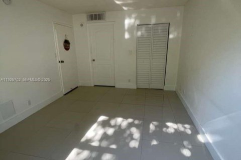 Condominio en alquiler en Sunny Isles Beach, Florida, 1 dormitorio, 71.26 m2 № 1986589 - foto 11
