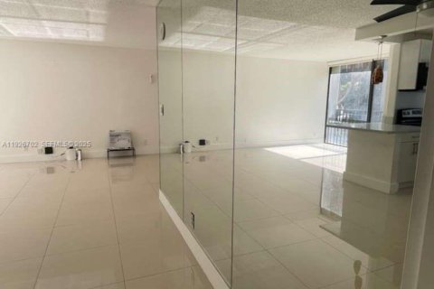 Condominio en alquiler en Sunny Isles Beach, Florida, 1 dormitorio, 71.26 m2 № 1986589 - foto 6