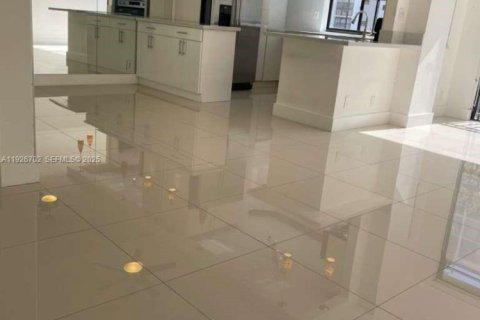 Condominio en alquiler en Sunny Isles Beach, Florida, 1 dormitorio, 71.26 m2 № 1986589 - foto 4