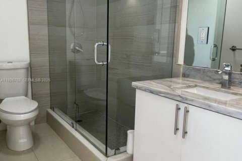 Condominio en alquiler en Sunny Isles Beach, Florida, 1 dormitorio, 71.26 m2 № 1986589 - foto 2