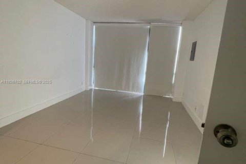 Condominio en alquiler en Sunny Isles Beach, Florida, 1 dormitorio, 71.26 m2 № 1986589 - foto 17